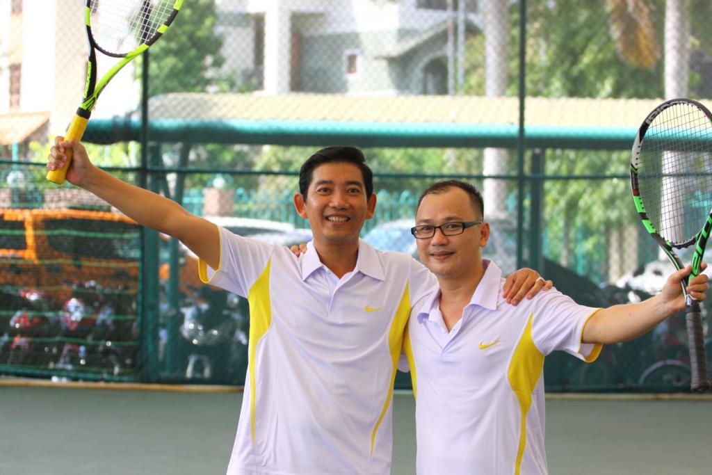 Giao lưu quần vợt