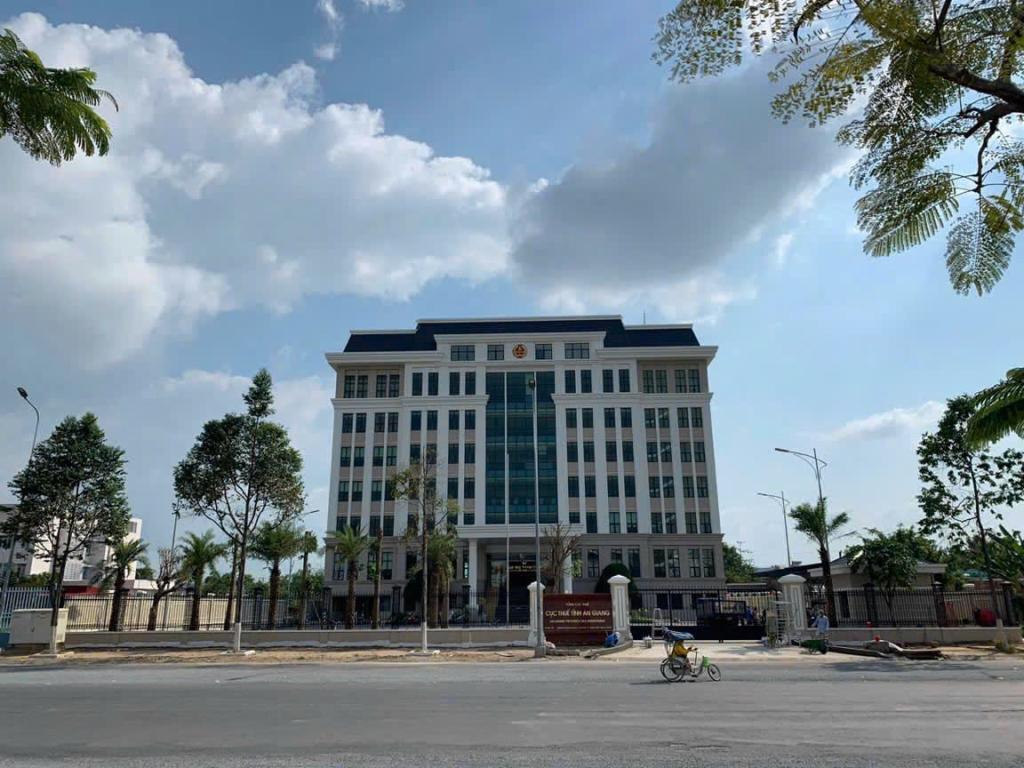  SÂN TENNIC CHI CỤC THUẾ AN GIANG 